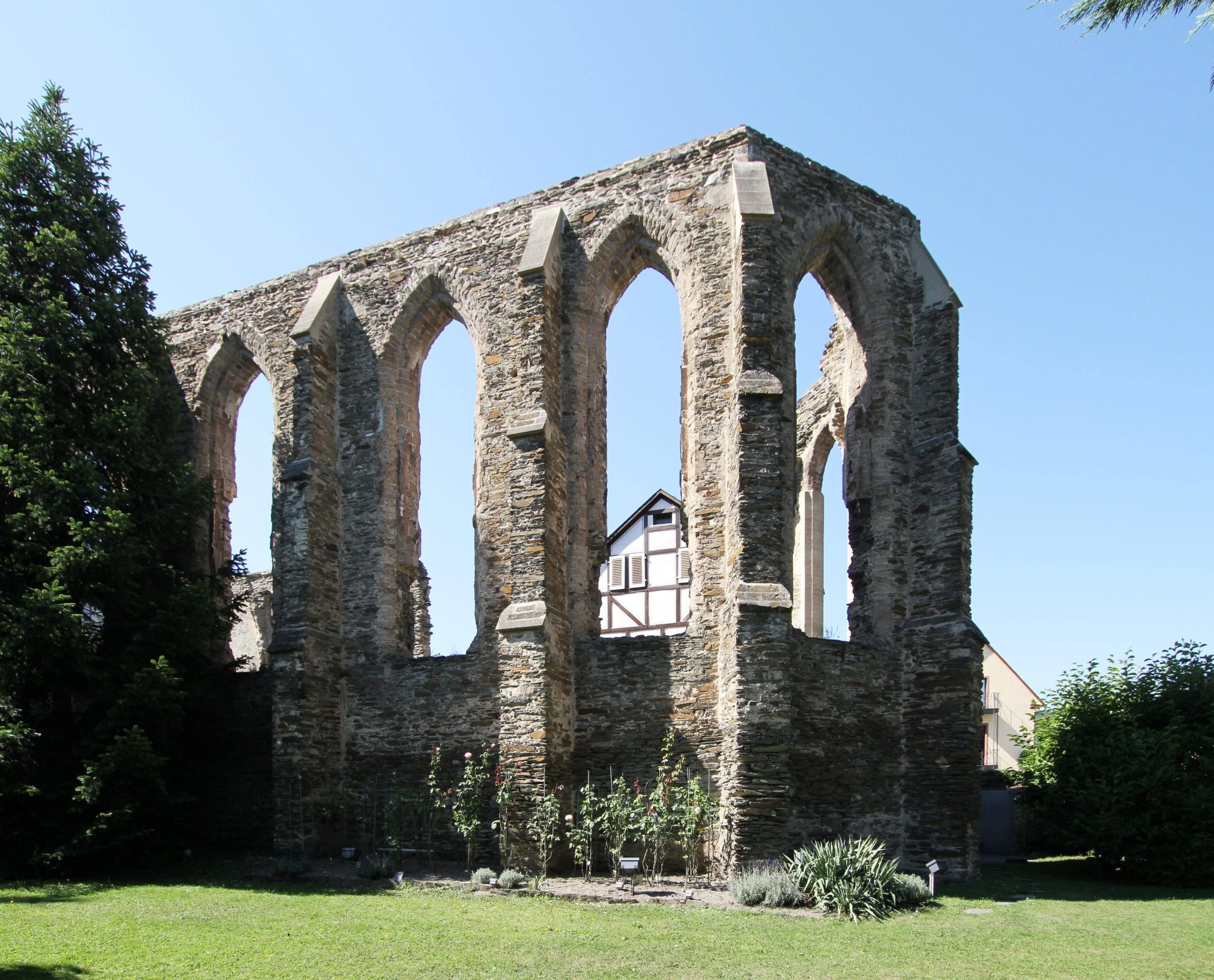 Kulturdenkmal Oberwesel Kirchenruine des ehemaligen Minoritenklosters scaled